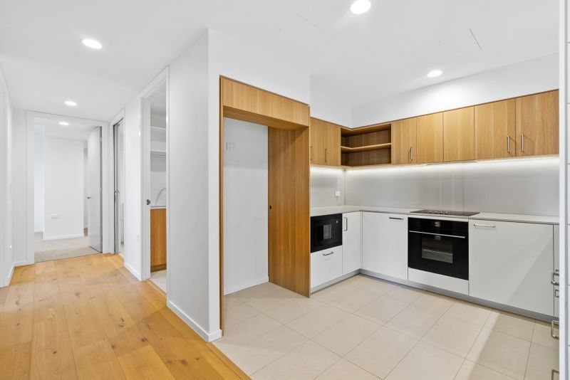 Corner north-facing apartment with spectacular Broadbeach Skyline views