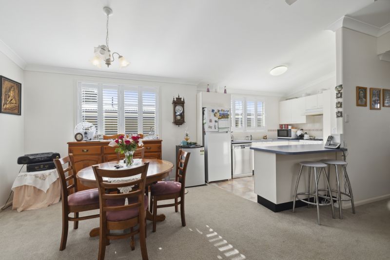 Tranquil Two Bedroom Retreat with Bushland Views