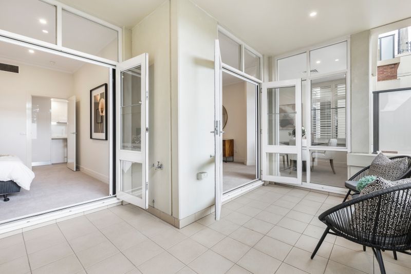 West-facing two-bedroom apartment!