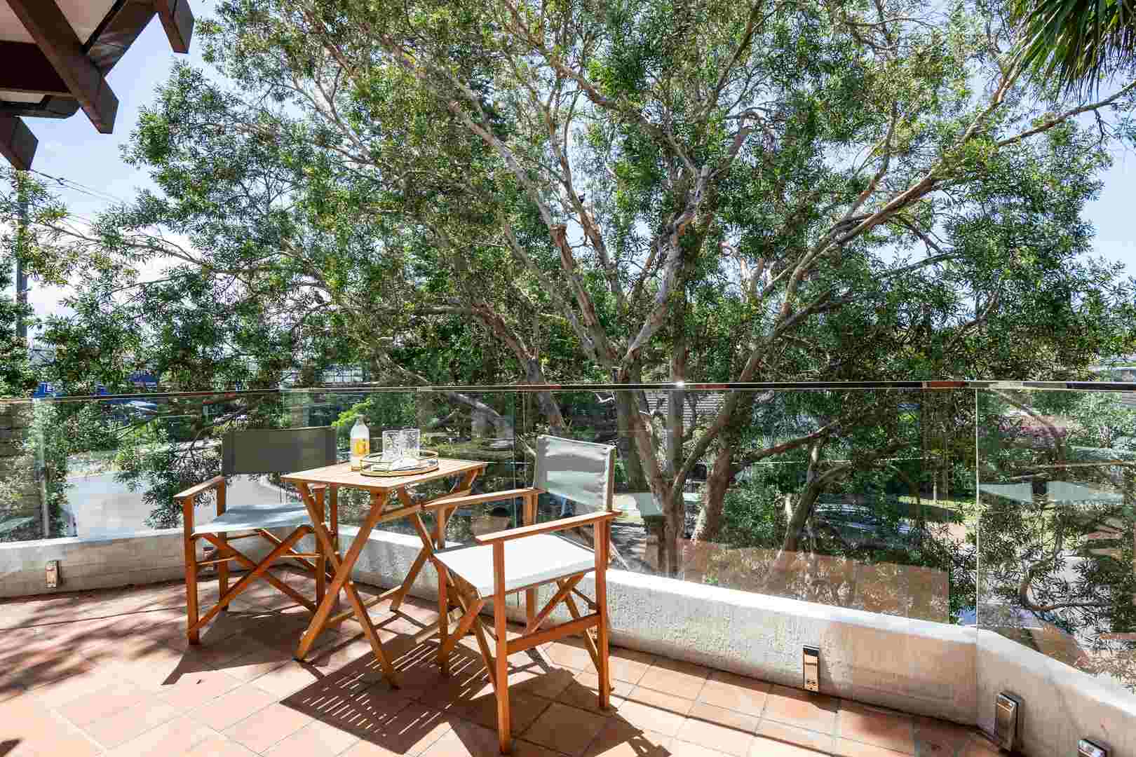 Refurbished One Bedroom Apartment with Private Balcony