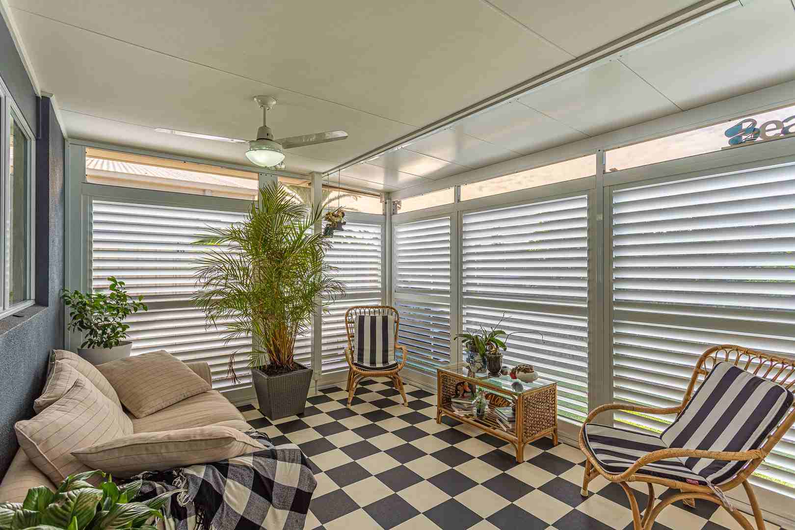 Palm Lake Resort Fern Bay - Beautifull home with a wow factor