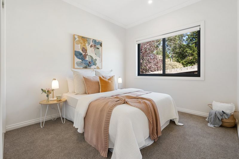 Contemporary Private Living overlooking Kurrajong Reserve