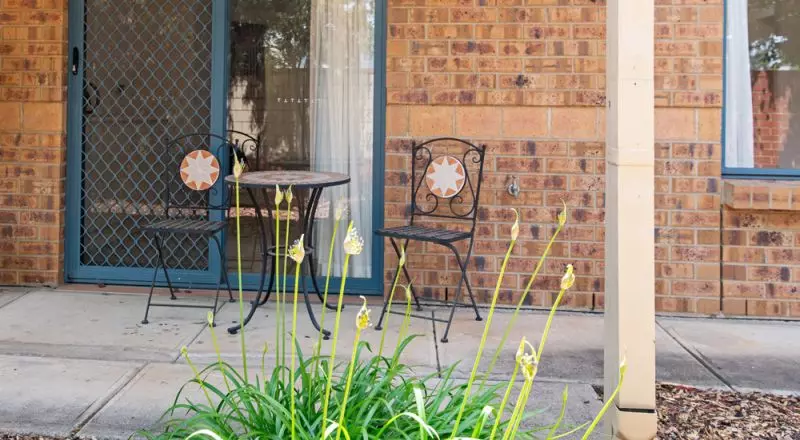 Embrace a relaxing lifestyle in a well-appointed serviced apartment