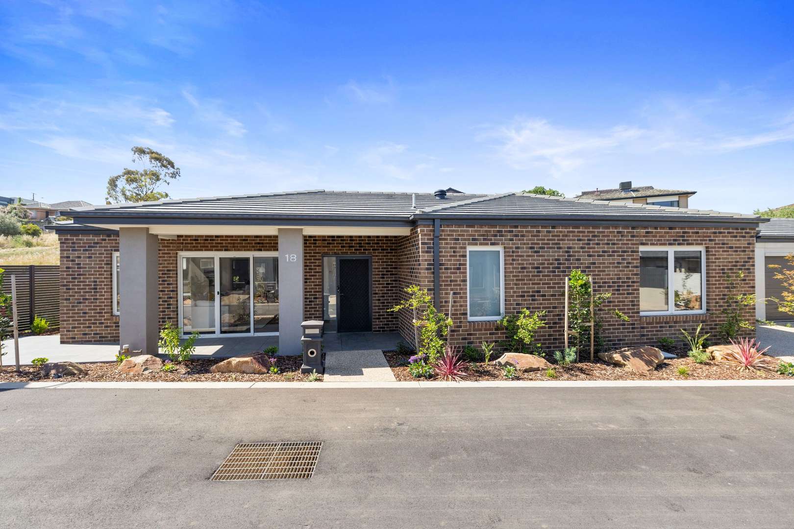 Single level stand alone villa