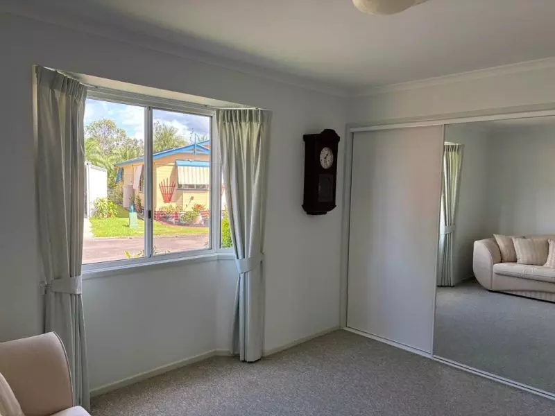 Lakeside Living with Extras