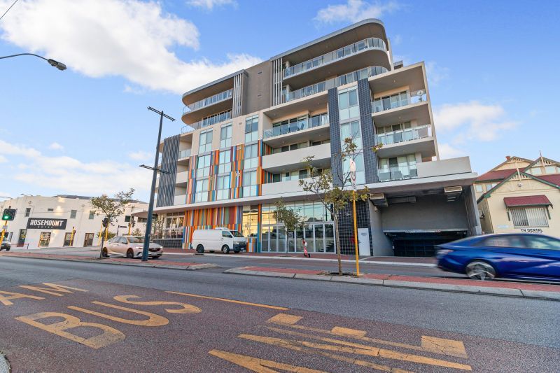 Stunning Views and Urban Lifestyle!!