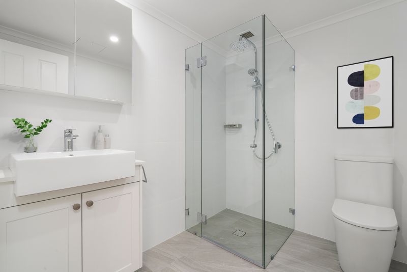 Bright & beautifully renovated 2-bedroom apartment