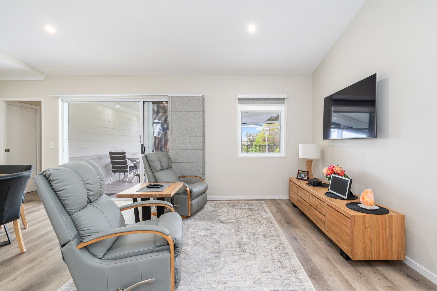 Uniquely Designed Home, Overlooking Waterway!