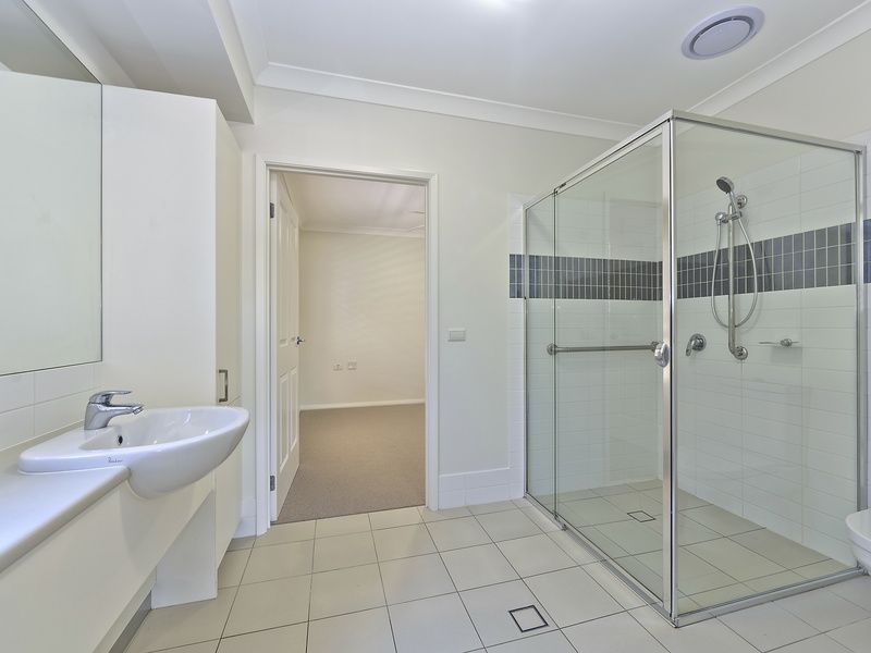 Modern Villa with Garden Retreat