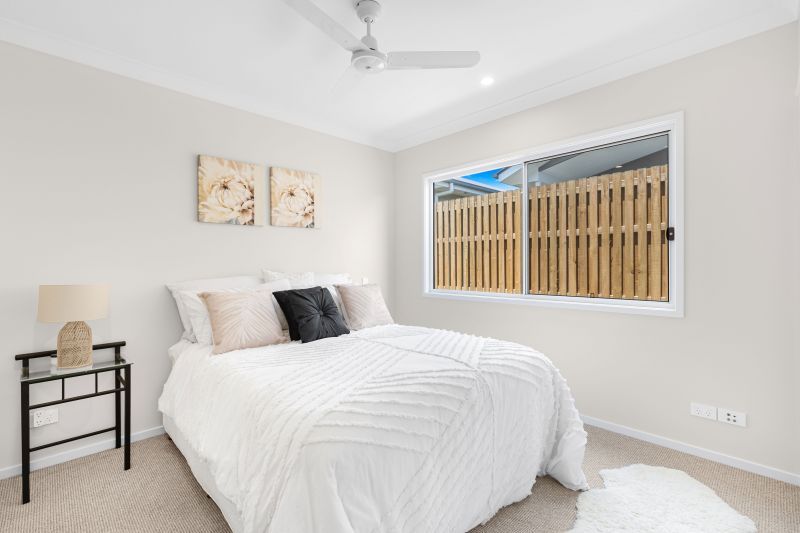 Practically new! Stones throw to community facilities!