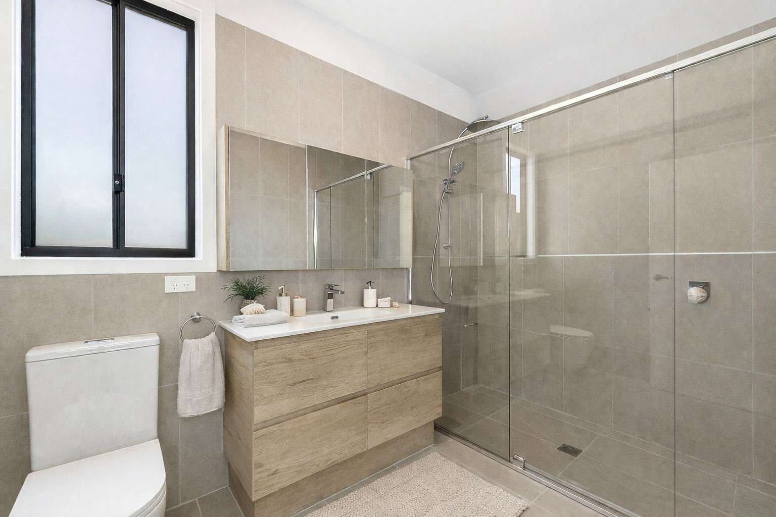 A must see 3 bedroom villa ready to move in now. Villa 281