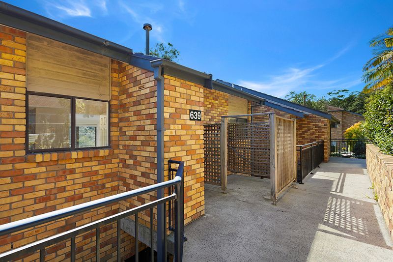 Refurbished Home with Bush and Mountain Outlook