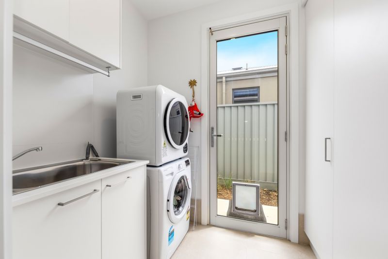 Quiet, Contemporary Living with Privacy and Space