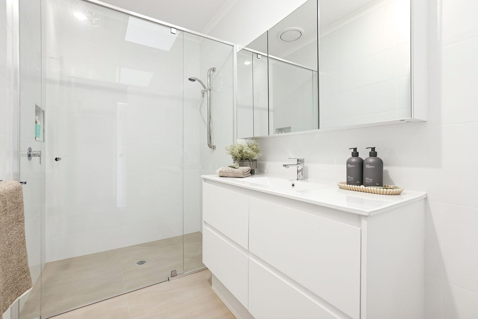 Well positioned two-bedroom plus study villa