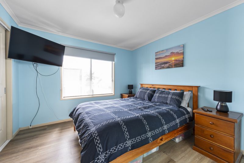 Stylish Living with Tranquil Bushland Views