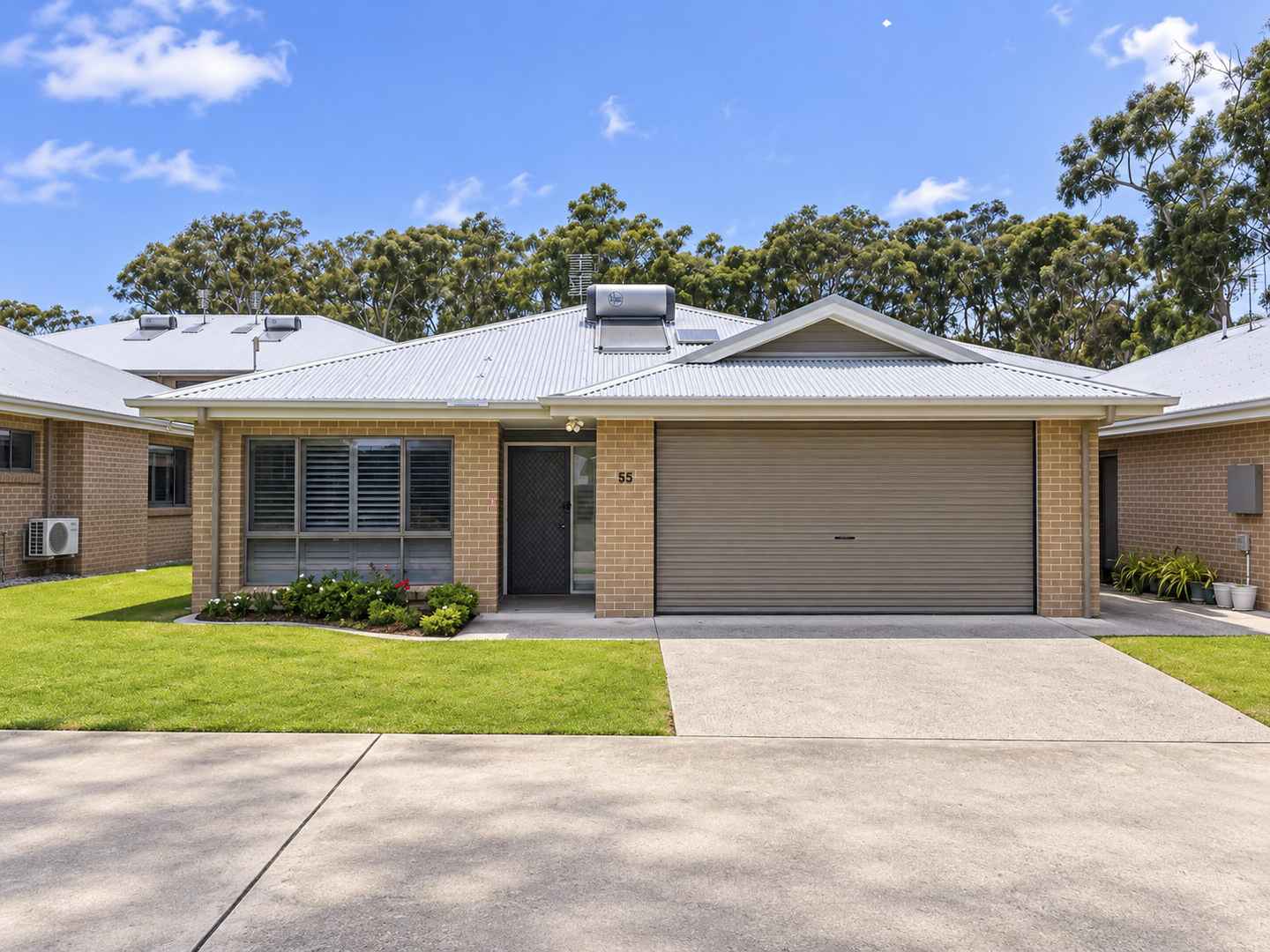 Beautifully Refreshed Freestanding Villa – Ready to Move In!