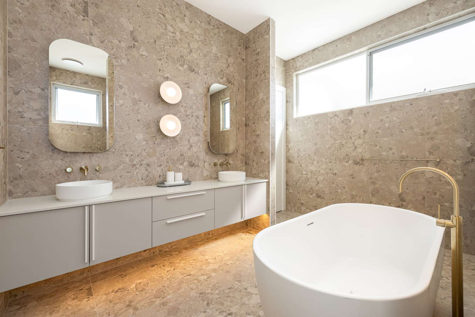 Your Luxurious Waterfront Oasis Awaits