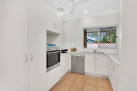 Great sized unit with fully enclosed private patio