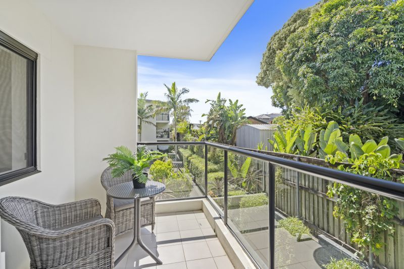 Elevated one-bedroom apartment in peaceful green setting