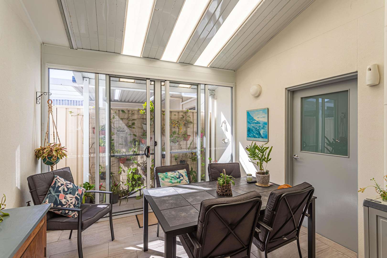 Palm Lake Resort Fern Bay - Close to all amenities