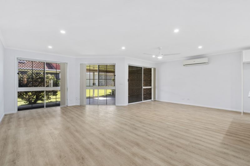 Beautiful two-bedroom, 1 bathroom villa with sunroom.