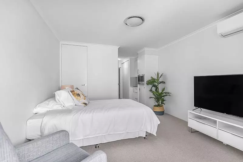 Fully refurbished studio apartment with chef-prepared meals and cleaning included.