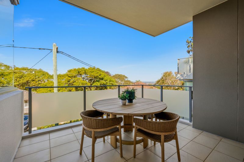 House-Like Proportions, Apartment Ease