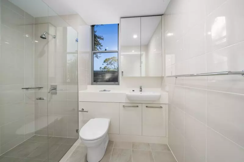 Elegant Apartment, Lush Surrounds