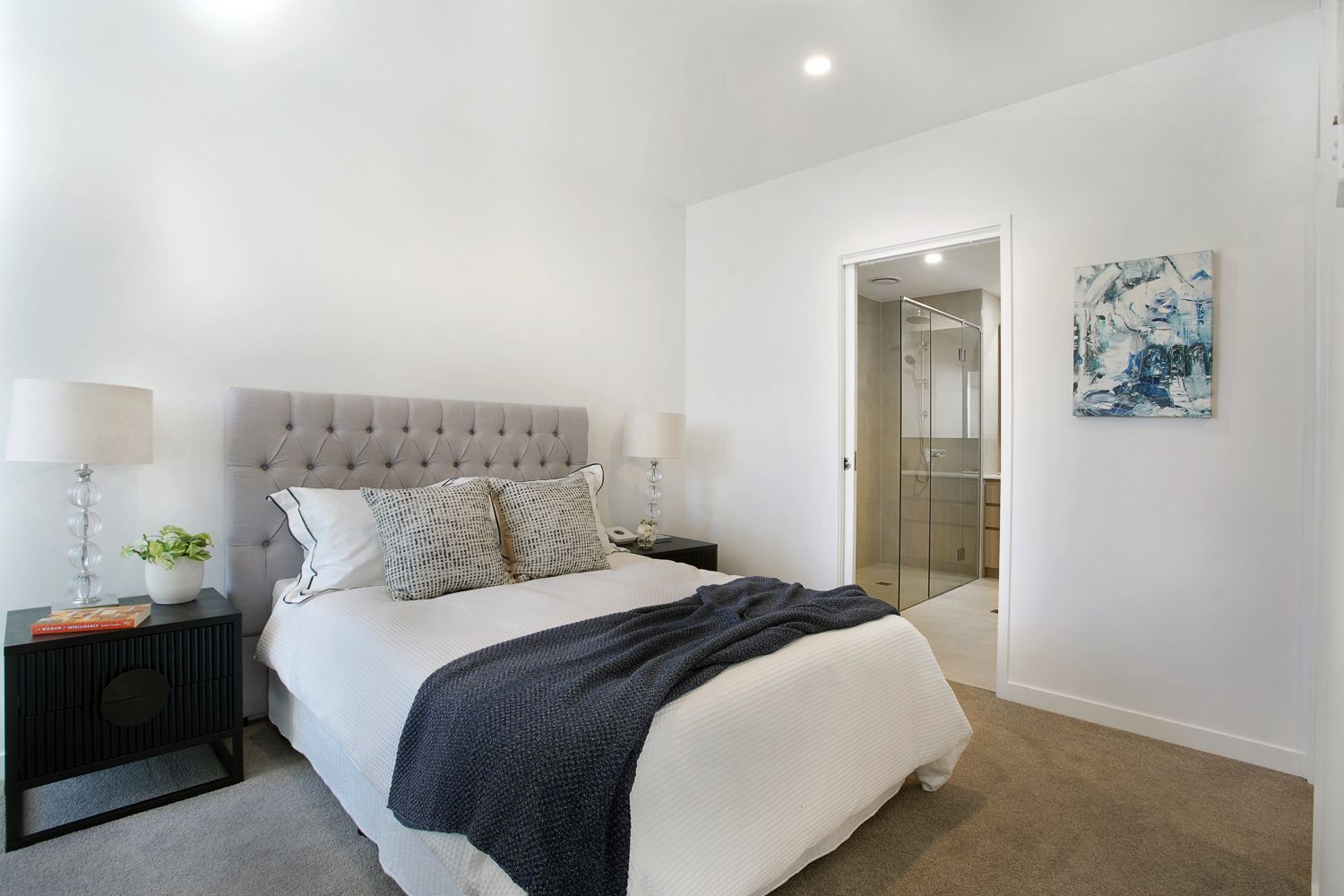 Bright and Welcoming 2 Bedroom