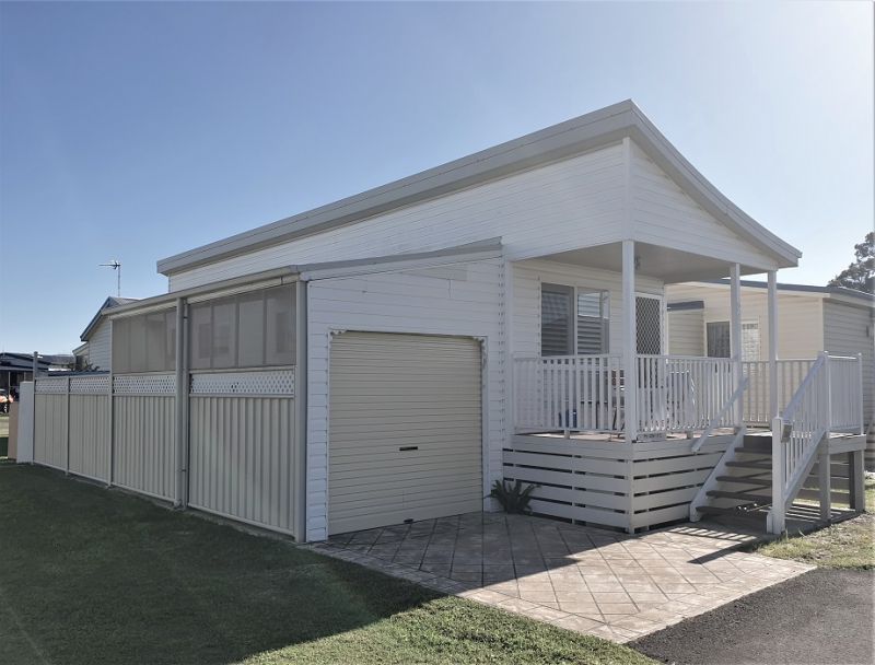 Jettys by the lake - site 248