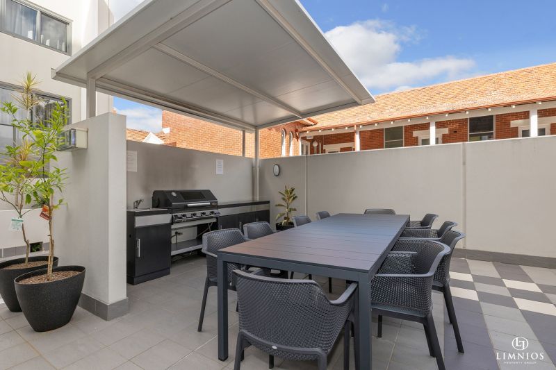 Exquisite Modern Living, Impressive with Great View!