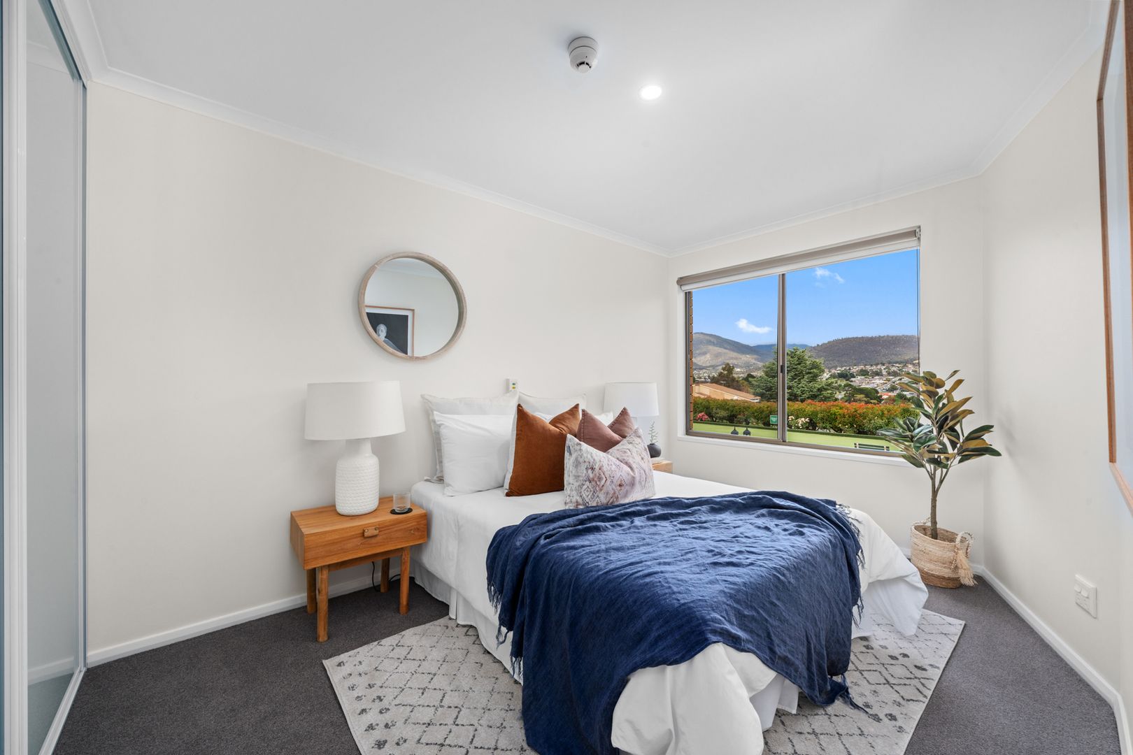 Apartment with views over community gardens