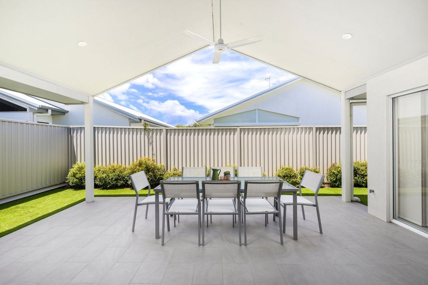 Elegant Modern Living in a Peaceful Location