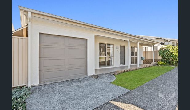 3 Bedroom Home with 2 cars!