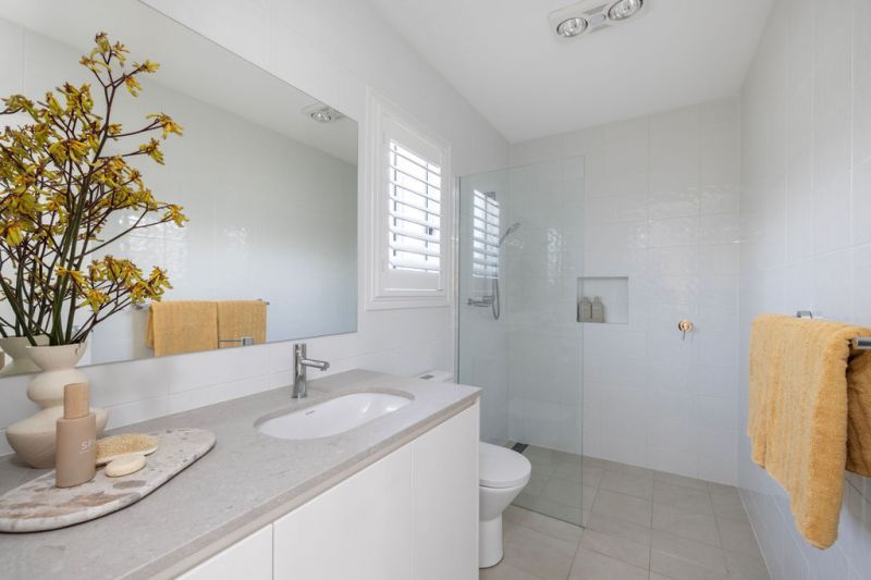 Lakeside Views - Relaxed, Stylish Living at its Best!