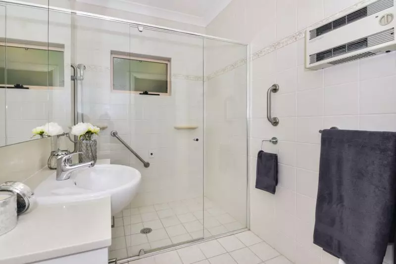 Spacious, first floor 2 bedroom apartment