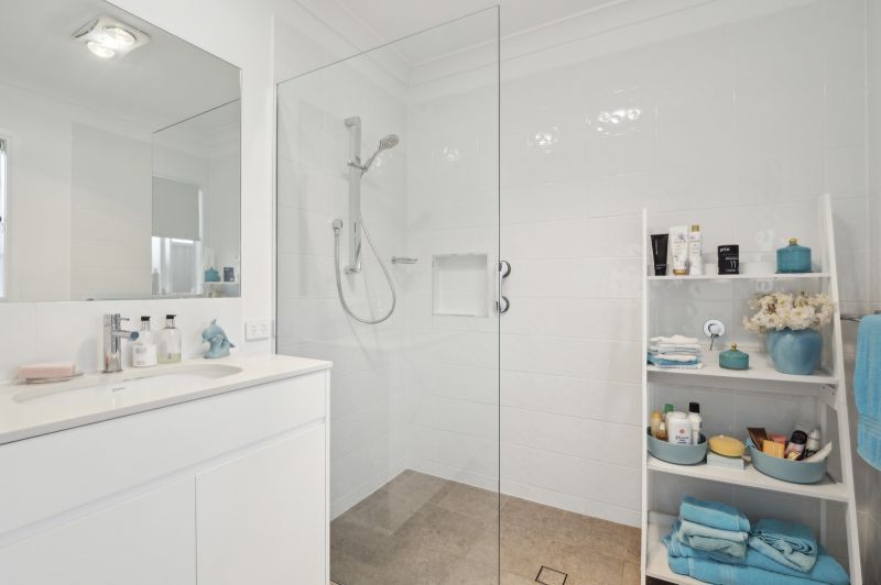 Light-Filled Living – Elegant Three Bedroom Home