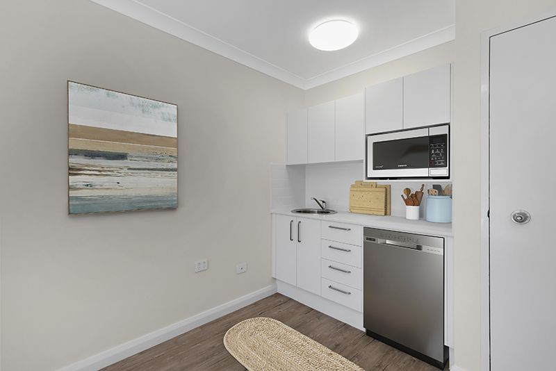 Newly renovated one bedroom serviced apartment with separate bedroom and ensuite plus kitchenette and terrace next to the pool area.