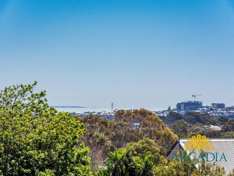 Arcadia Waters Bicton - Views, Views & More Views...