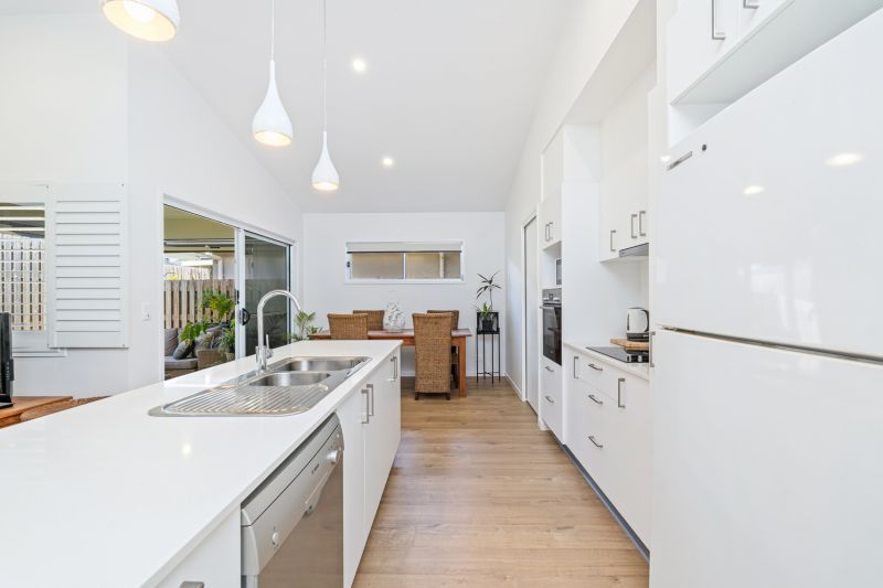 Simplicity and Style – Bright Modern Haven