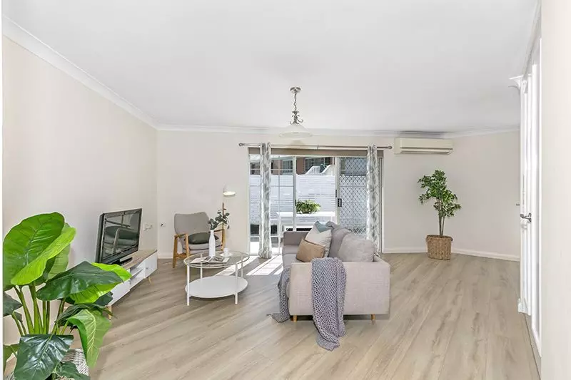 Rarely available newly renovated 2 bedroom, spacious, immaculately presented ground floor villa