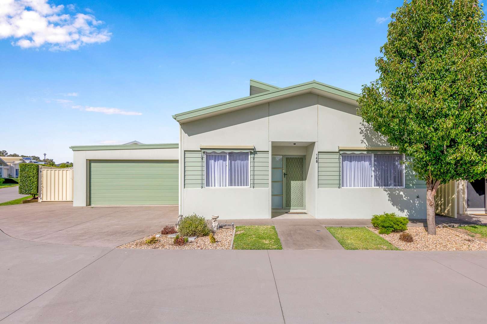 HOME 148 PALM LAKE RESORT TRUGANINA