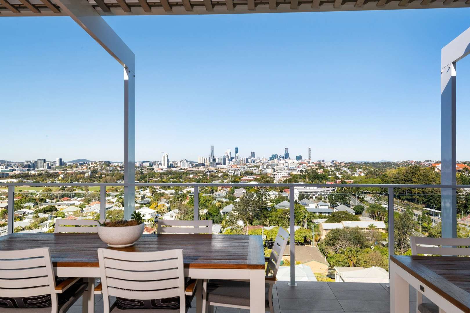 Architecturally Designed Retirement Apartment with Sweeping City Views
