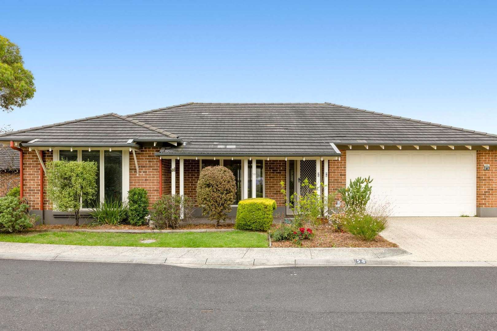 Refined Living with Seamless Outdoor Connection