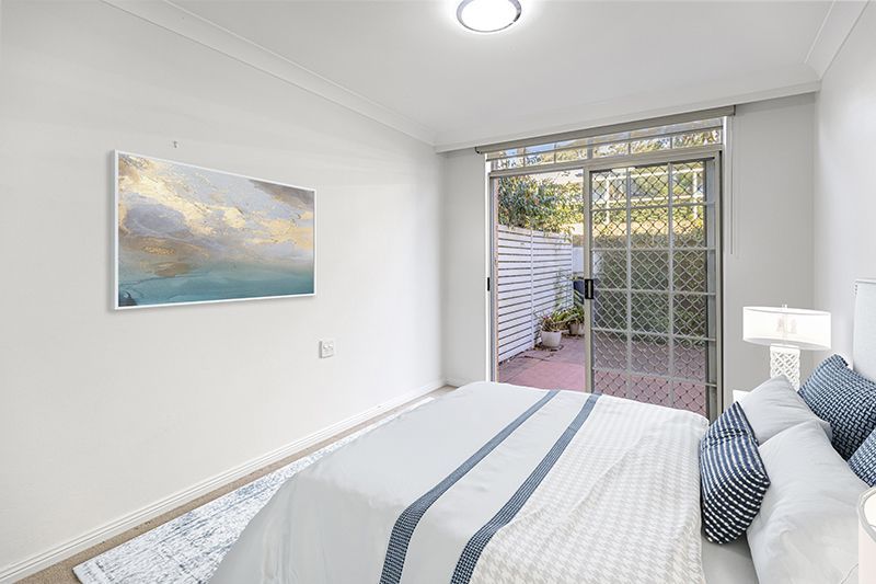 Centrally located, impeccably presented ground floor unit with large rear sunny garden courtyard.