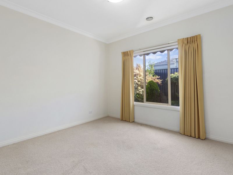 Modern Villa with Garden Retreat