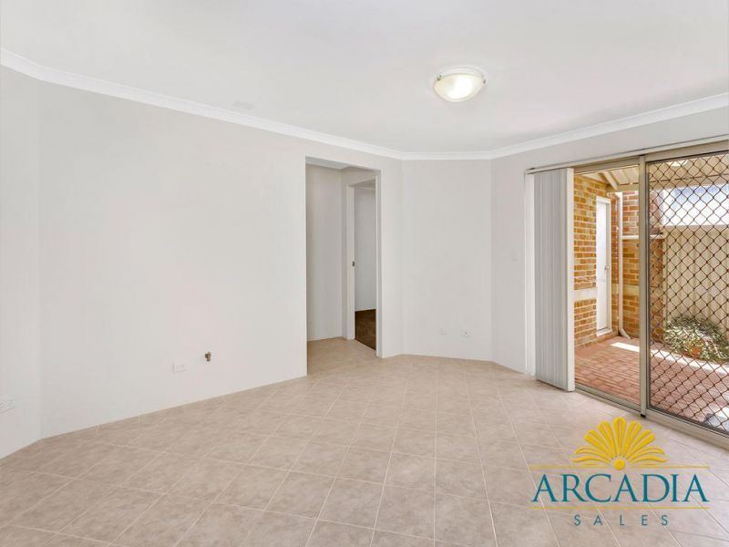 ARCADIA WATERS MADDINGTON - Close to the Clubhouse, with Stone Benchtops.