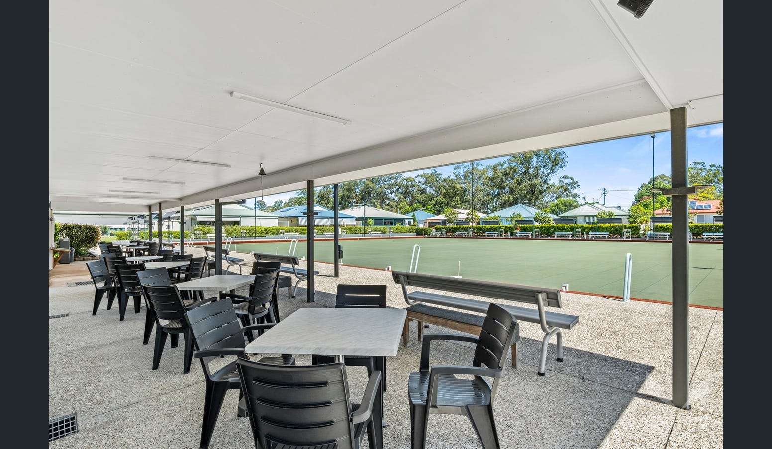 Quaint Cottage Feel with Huge Enclosed Verandah!