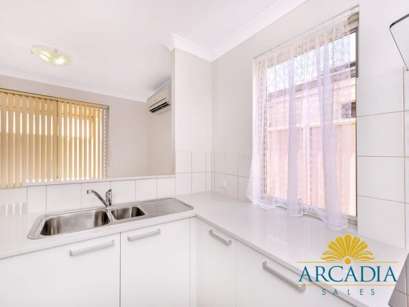 ARCADIA WATERS MADDINGTON - Close to the Clubhouse, with Stone Benchtops.