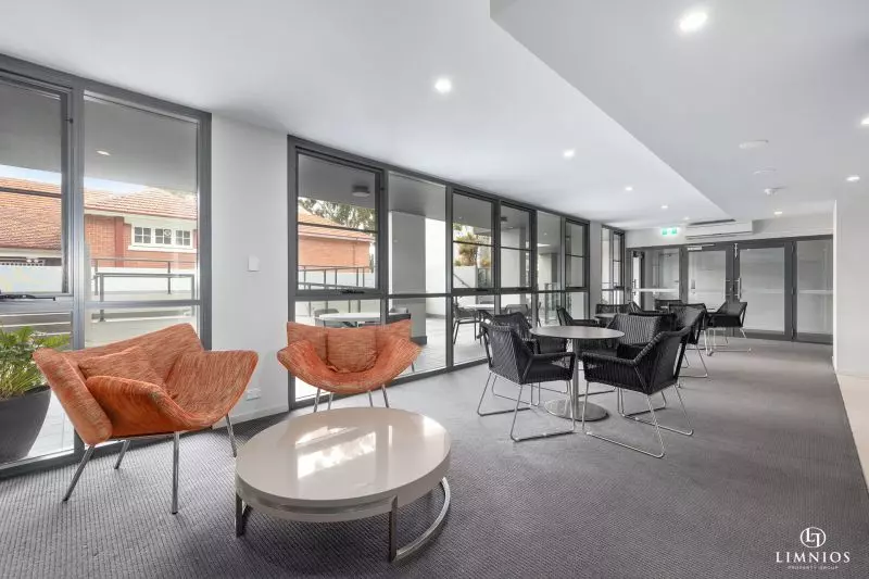 Exquisite Modern Living, Impressive with Great View!